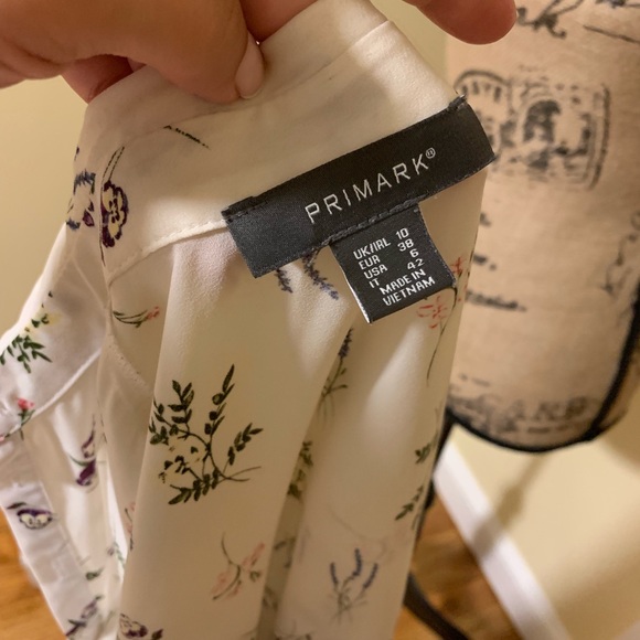 🌿Floral Button down - Picture 7 of 7